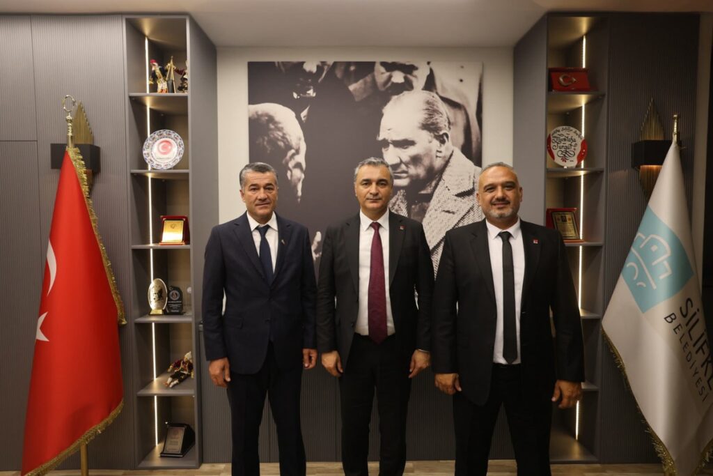chp-sozcusu-sari-silifkede-orgut-ve-belediyeyi-ziyaret-edip-koktenle-gorustu-iBylGDqL