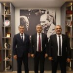 chp-sozcusu-sari-silifkede-orgut-ve-belediyeyi-ziyaret-edip-koktenle-gorustu-iBylGDqL